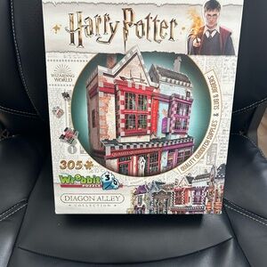 Harry Potter Diagon Alley 3D Puzzle - Red & Purple Diagon Alley Building